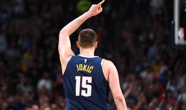  约基奇轰赛季第15次三双掘金轻取凯尔特人登顶东部