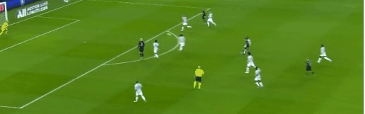  巴黎圣日耳曼主场大胜领跑积分榜  