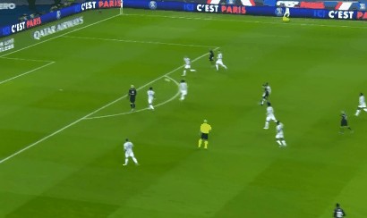  巴黎圣日耳曼主场大胜领跑积分榜  