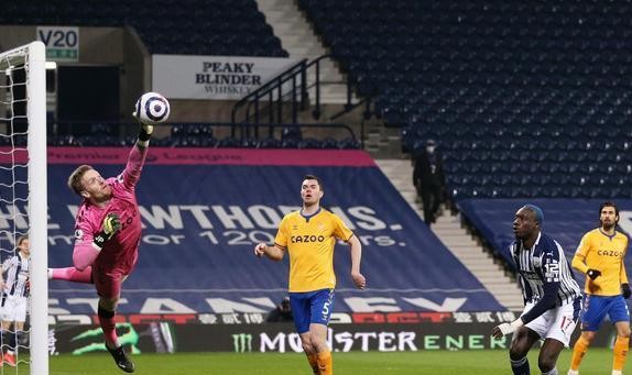  切尔西锋线集体迷失，水晶宫铁桶阵逼平豪门  