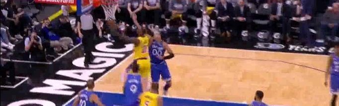  奥格斯堡防守反击犀利，快速转换斩获关键三分