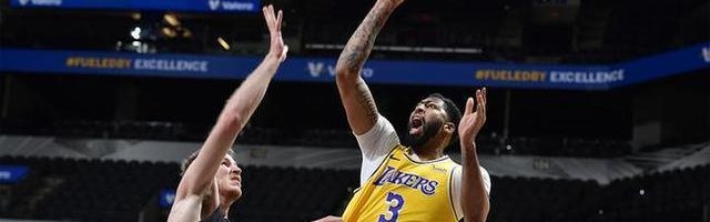  詹姆斯三双助湖人险胜马刺  