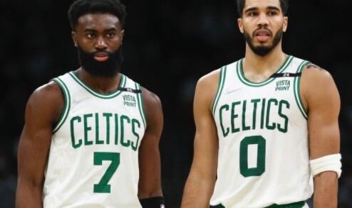  杰伦布朗关键盖帽绿军险胜篮网队