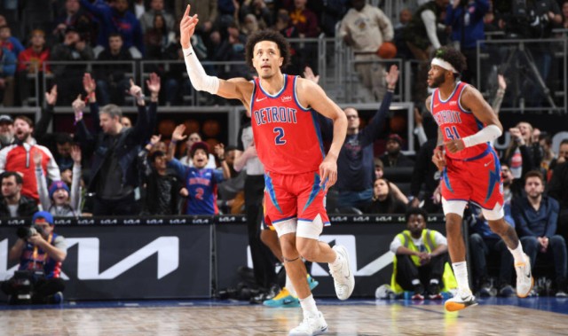  坎宁安33分活塞加时胜步行者  