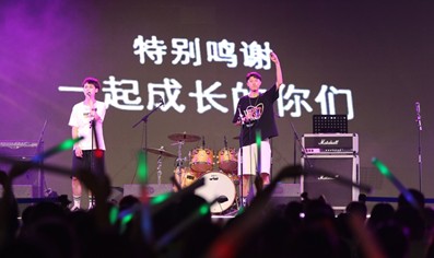  曼联青训小将惊艳首秀，未来可期引期待  